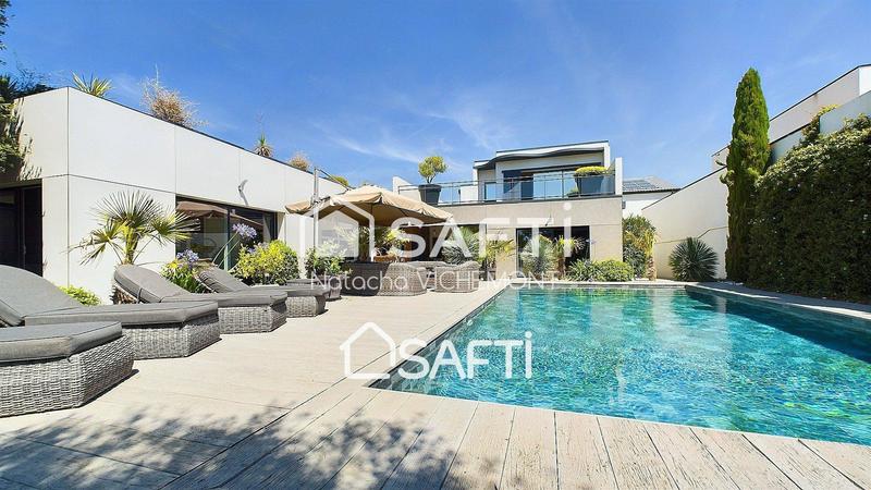 Maison - 423 m² - 17 pièces