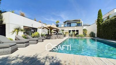 Maison - 423 m² - 17 pièces