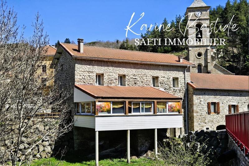 Maison - 245 m² - 8 pièces