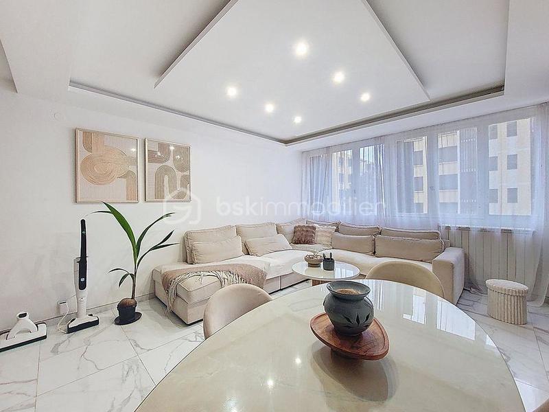 Appartement - 80 m² - 4 pièces