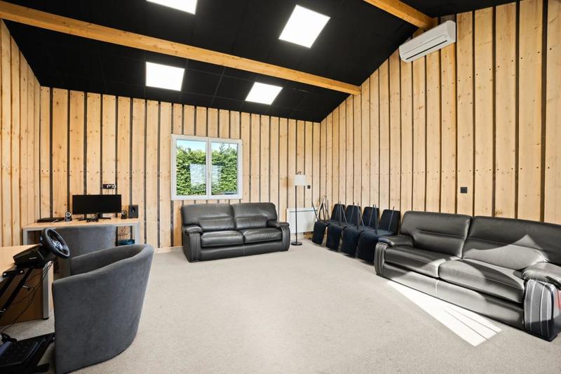 Maison - 450 m² - 14 pièces