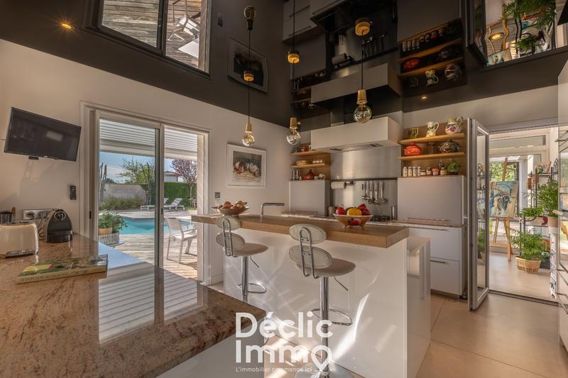 Maison - 235 m² - 7 pièces