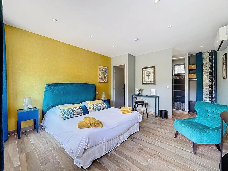 Maison - 215 m² - 7 pièces