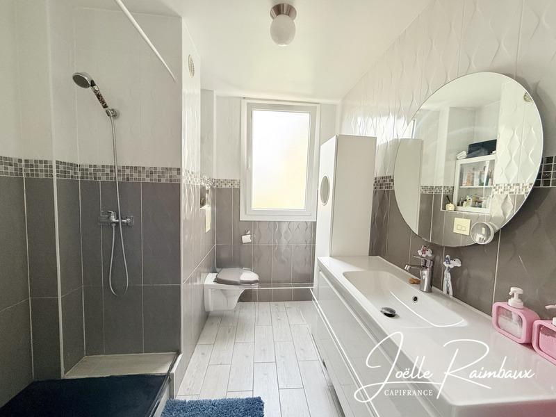 Appartement - 93 m² - 5 pièces