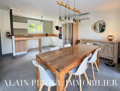 Maison traditionnelle - 105 m² - 4 pièces