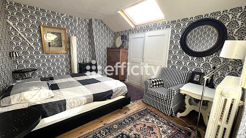 Maison - 304 m² - 9 pièces