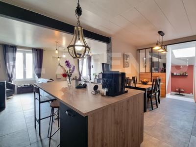 Maison traditionnelle - 200 m² - 8 pièces