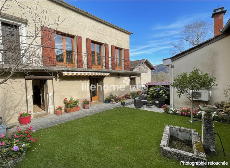 Maison - 231 m² - 9 pièces