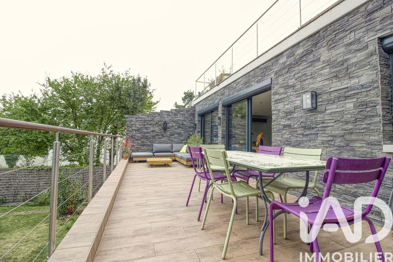 Maison - 232 m² - 9 pièces