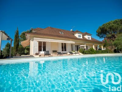 Maison - 230 m² - 7 pièces