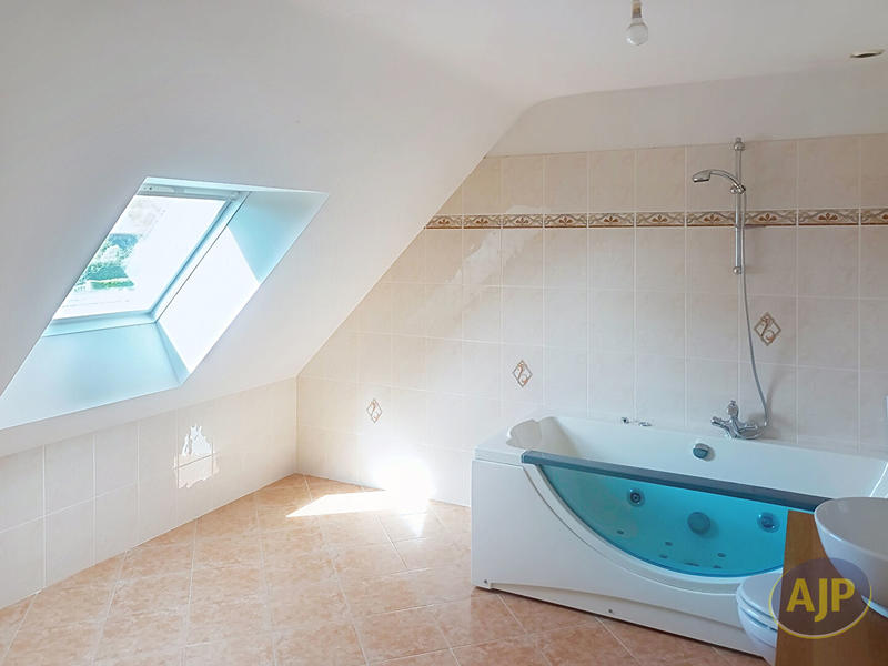 Maison - 160 m² - 7 pièces