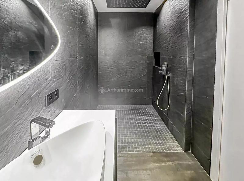 Maison - 334 m² - 11 pièces