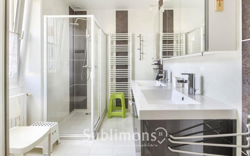 Maison - 160 m² - 8 pièces