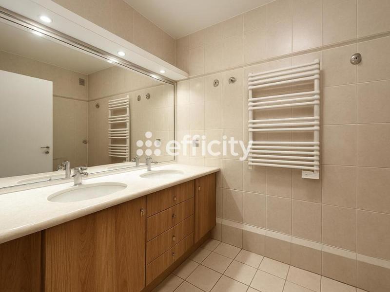 Appartement - 179 m² - 7 pièces