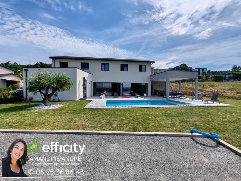 Maison - 245 m² - 7 pièces