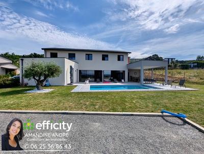 Maison - 245 m² - 7 pièces