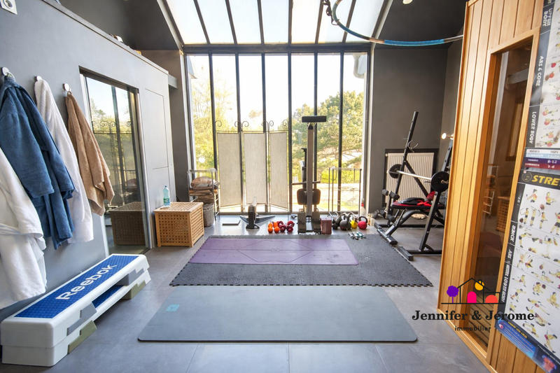 Maison - 267 m² - 9 pièces