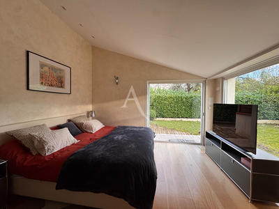 Maison - 259 m² - 8 pièces