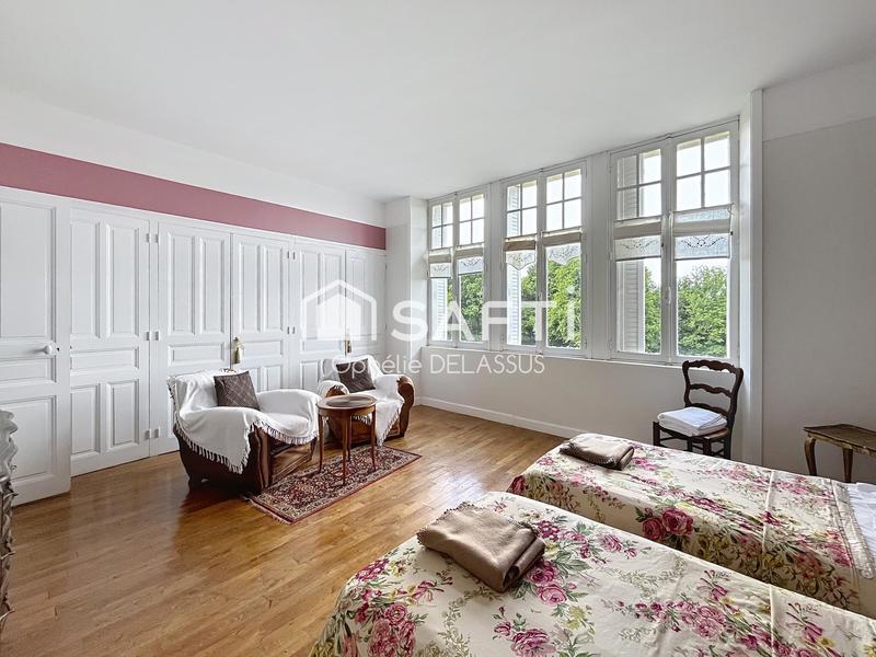 Maison - 300 m² - 9 pièces