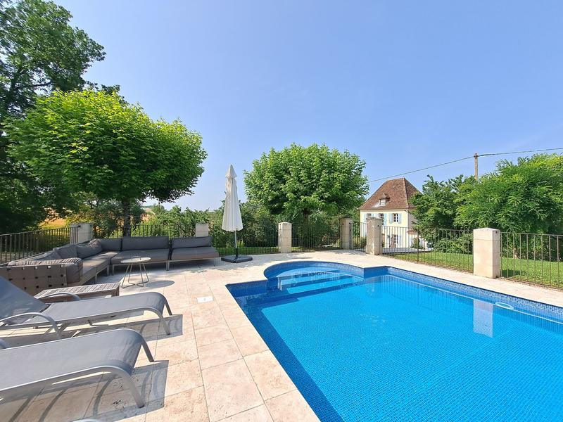 Maison - 295 m² - 10 pièces