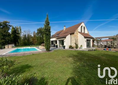 Maison - 260 m² - 8 pièces