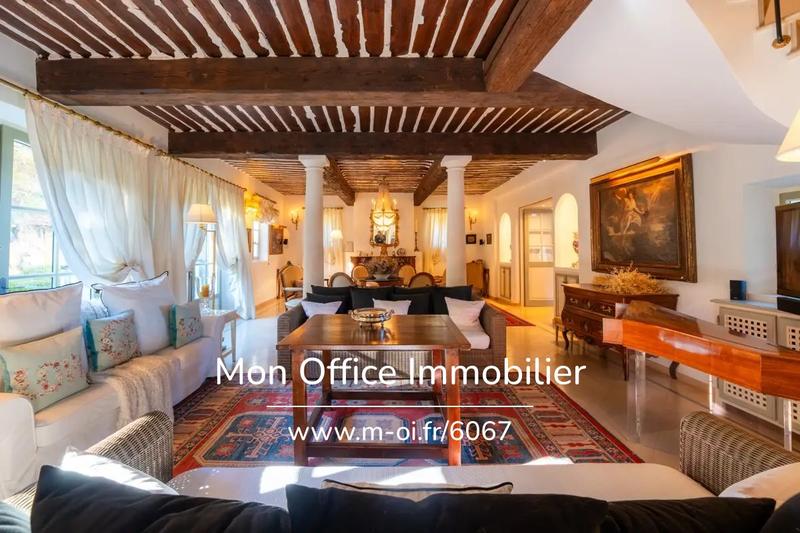 Propriété - 426 m² - 12 pièces