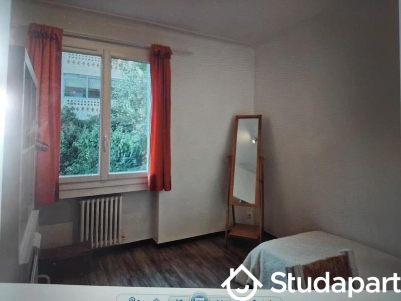 Chambre - 80 m² - 1 pièce