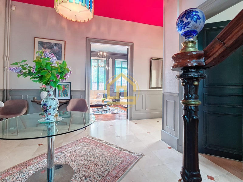 Maison - 292 m² - 9 pièces