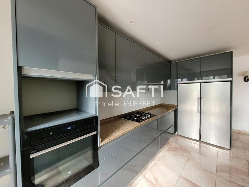 Maison - 158 m² - 6 pièces