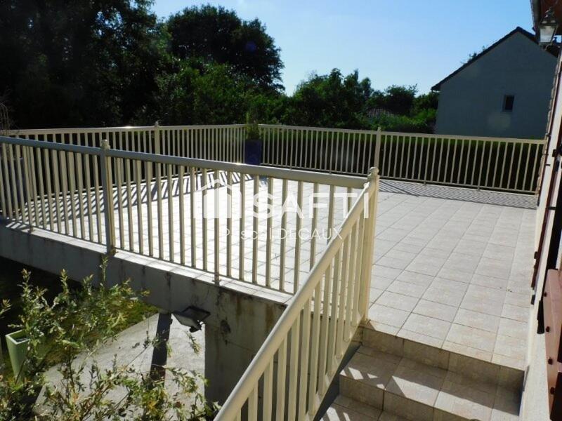 Maison - 210 m² - 8 pièces