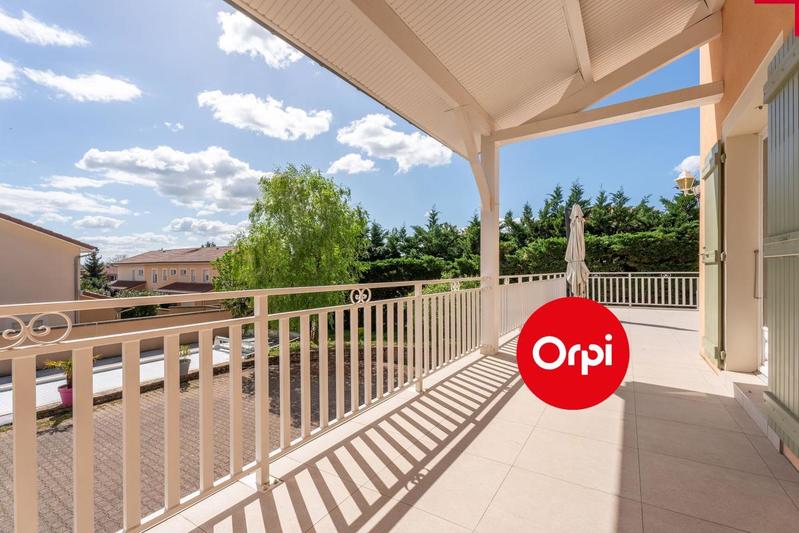 Maison - 250 m² - 6 pièces