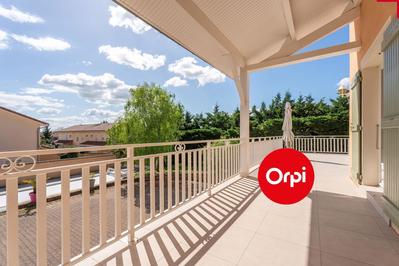 Maison - 250 m² - 6 pièces