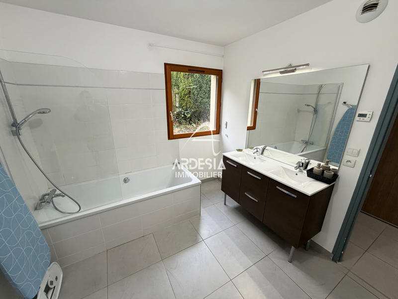 Appartement - 93 m² - 3 pièces