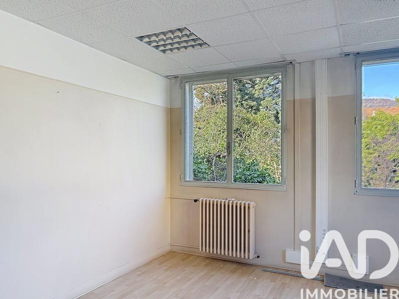 Maison - 240 m² - 8 pièces