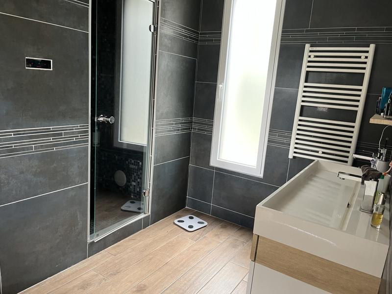 Maison contemporaine - 209 m² - 7 pièces