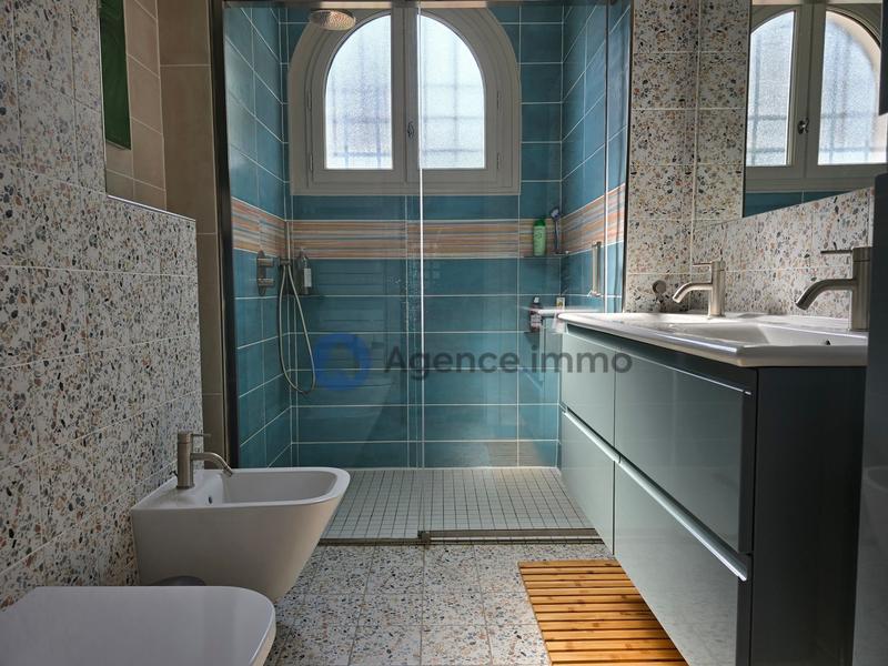 Maison - 207 m² - 6 pièces