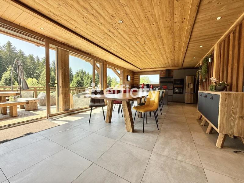 Maison - 330 m² - 10 pièces