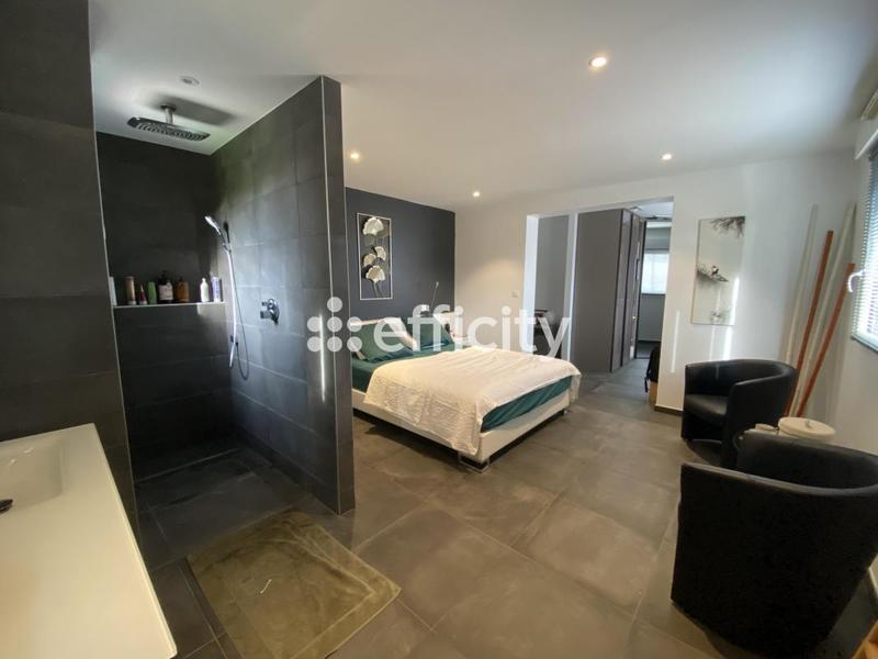 Pavillon - 270 m² - 5 pièces