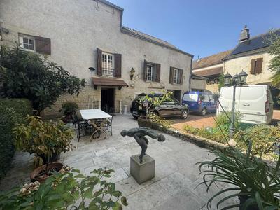 Maison - 248 m² - 9 pièces