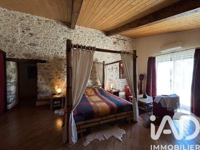 Maison - 416 m² - 13 pièces