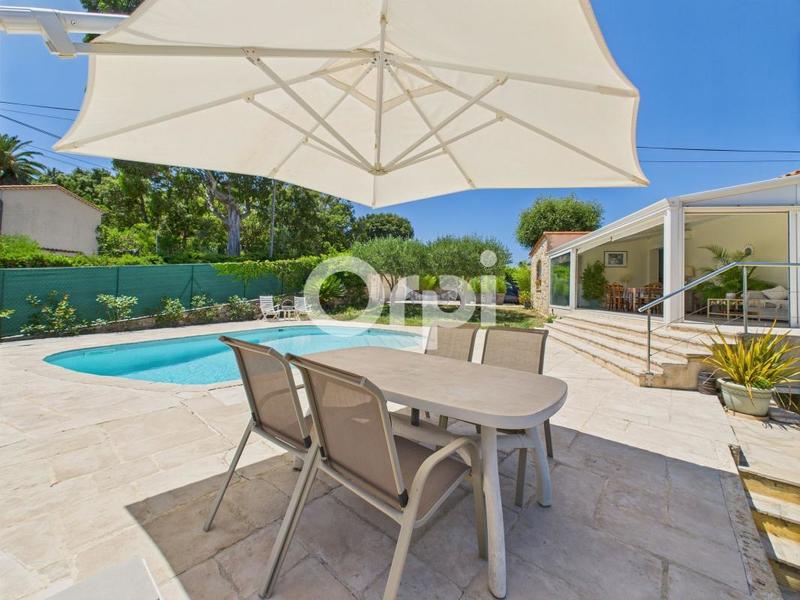 Villa - 253 m² - 6 pièces