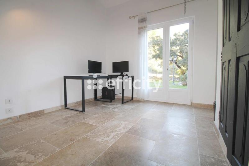 Maison - 238 m² - 8 pièces