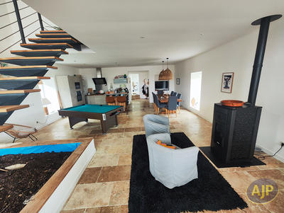 Maison - 263 m² - 8 pièces