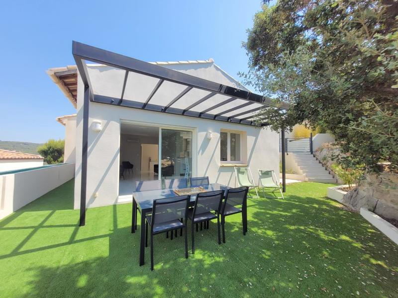 Maison - 256 m² - 8 pièces