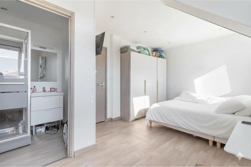 Maison - 227 m² - 9 pièces