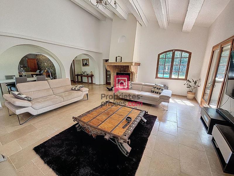 Villa - 220 m² - 9 pièces