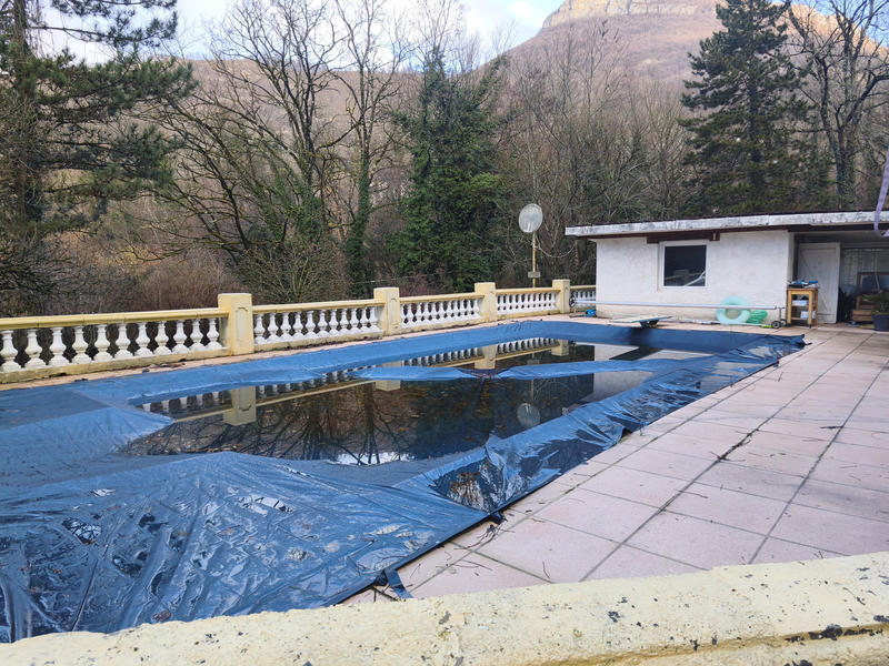 Propriété - 245 m² - 22 pièces