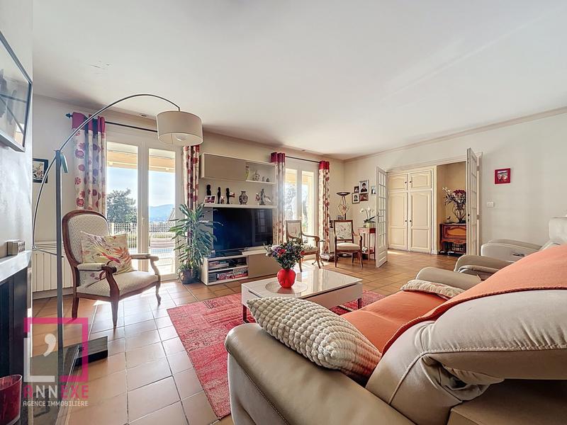 Maison - 217 m² - 7 pièces