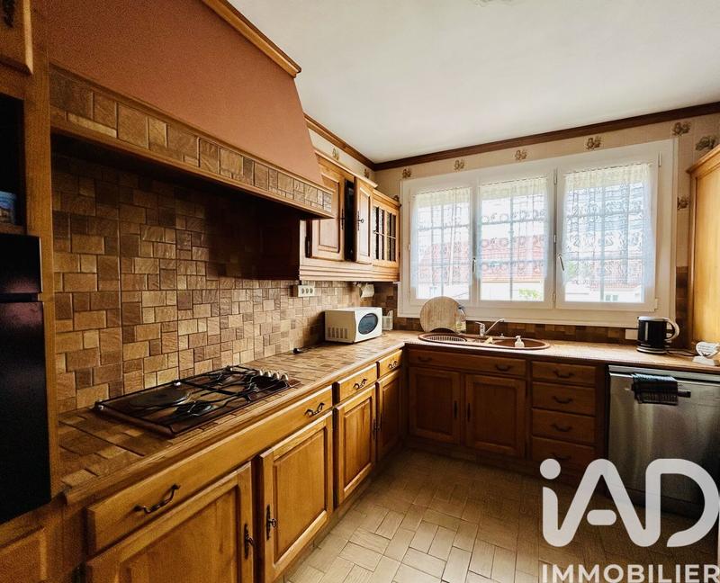 Maison - 202 m² - 8 pièces