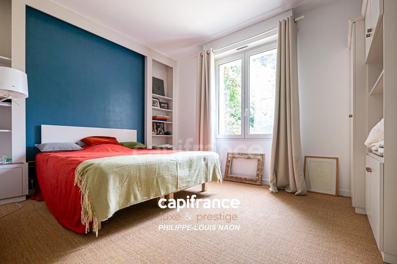 Maison - 230 m² - 10 pièces